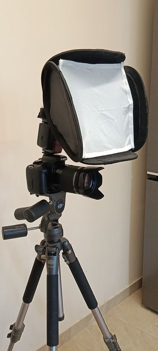 Kit Foto Complet Canon EOS 800D + Obiectiv Superzoom + Echipament Ilum