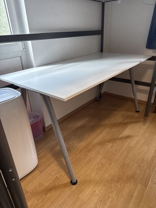 Birou de culoare alba ikea