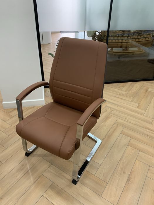 Офисная мебель стол со креслами