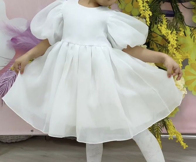 Продам белое нарядное платье