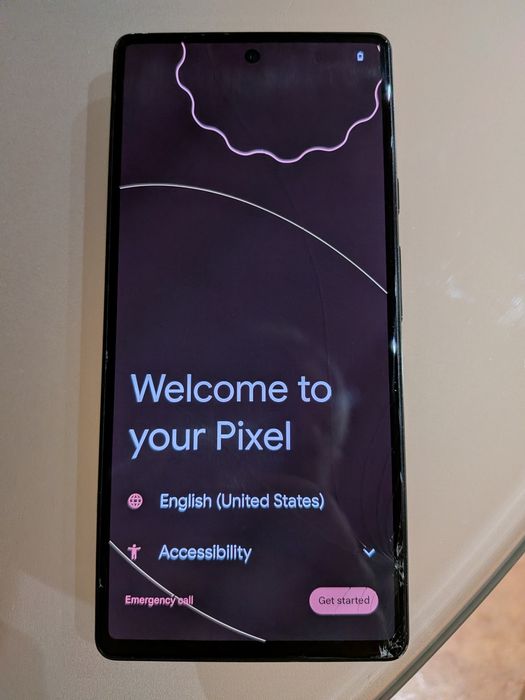 Google Pixel 6 с пукнато стъкло