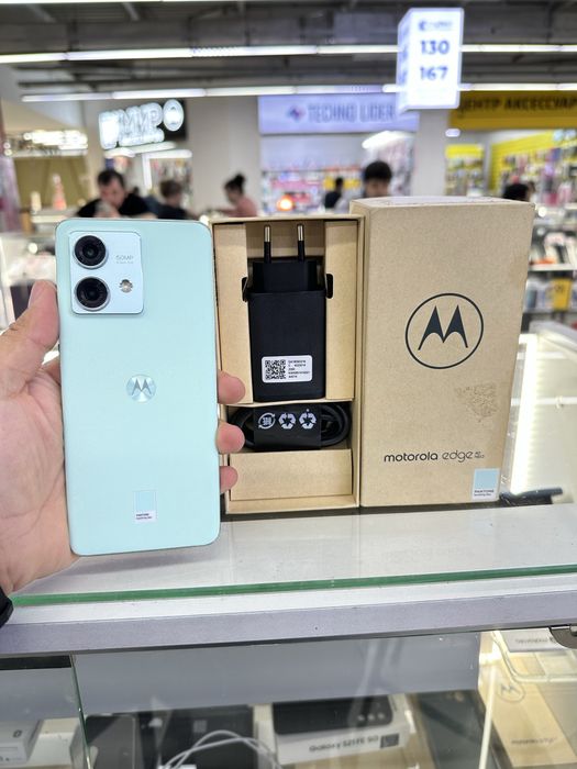 Motorola Edge 40 5G. 8/256
