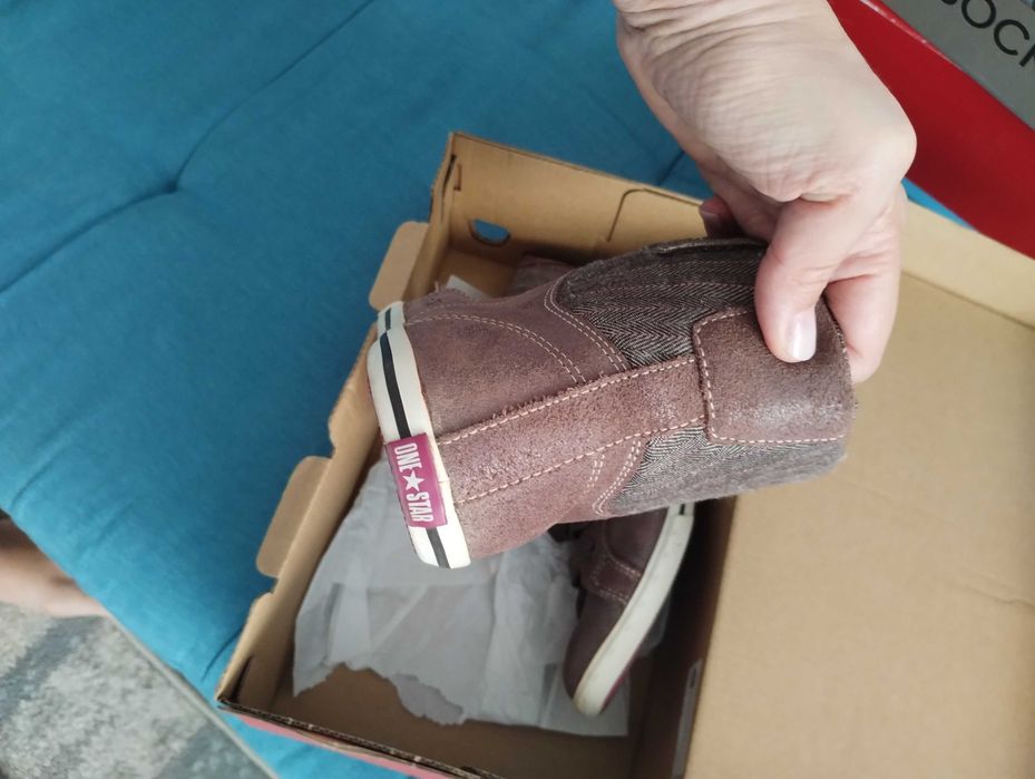 Cizme din piele năbuc și converse