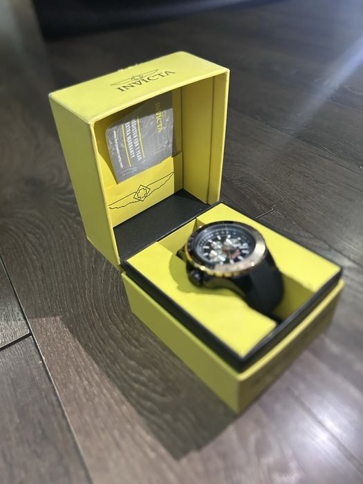 Часовник “INVICTA” с добро качество.