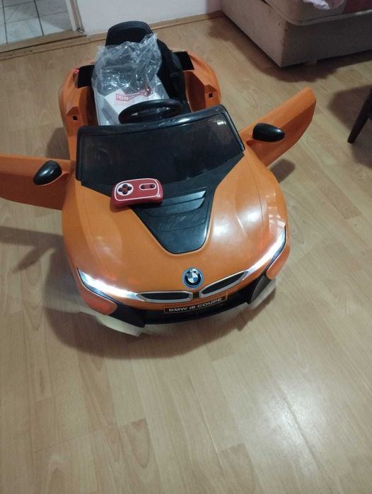 Masinuta cu acumulator pentru copii