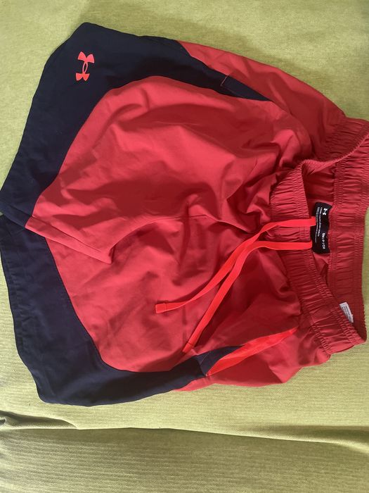 Pantaloni scurti Under Armour, stare foarte  buna, marimea SM