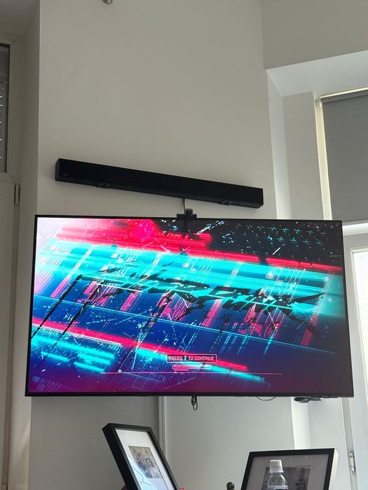 Samsung QLED 4K 50” (125 cm) + Govee Ambilight cu cameră + Suport pentru perete