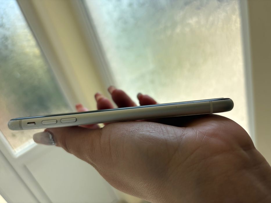 IPhone XR запазен