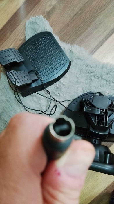 Volan Ferrari Racing Wheel pentru jocuri PC.