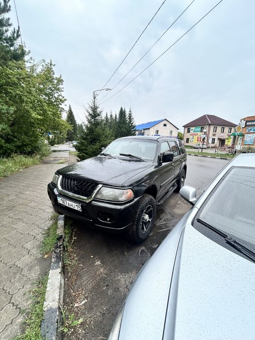 Mitsubishi montero sport 2000г
