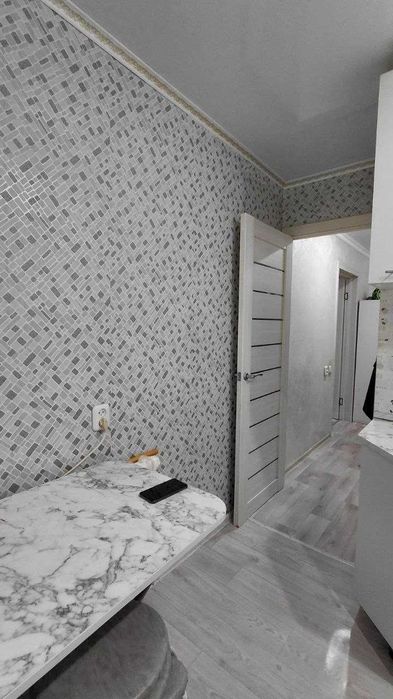 Продам 2 ком квартиру с ремонтом все рядом