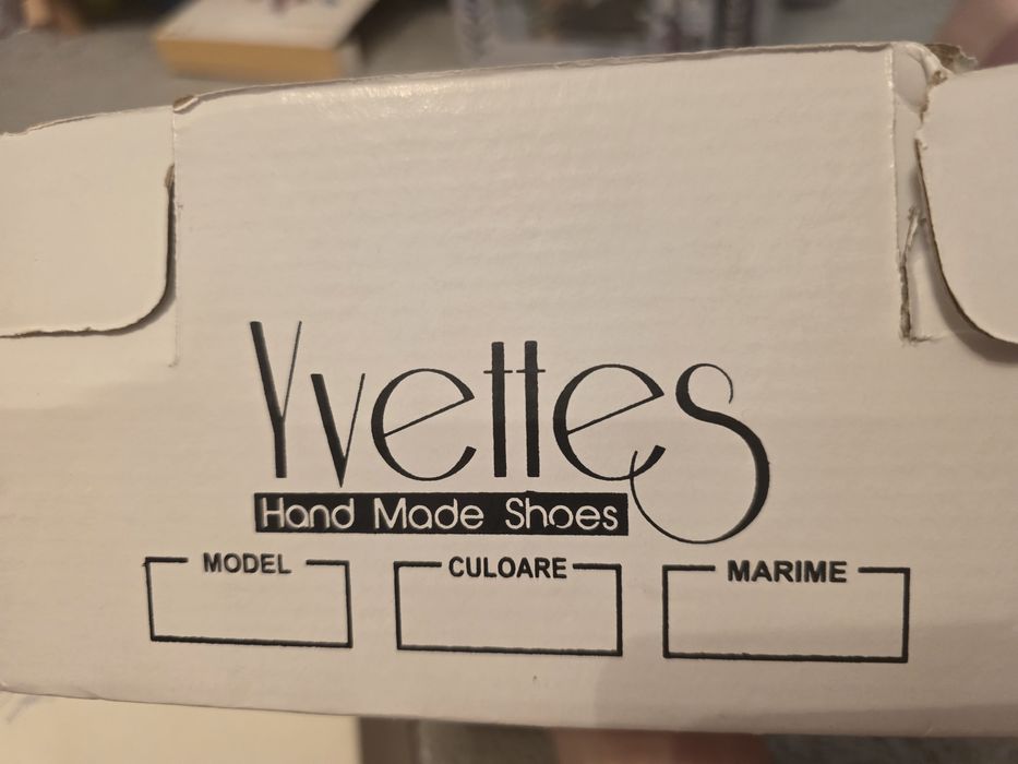 Vand sandale superbe  din piele naturala  marimea 37 purtate o singura data