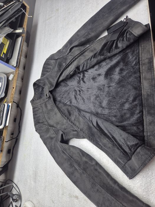 Продам кожанку весна