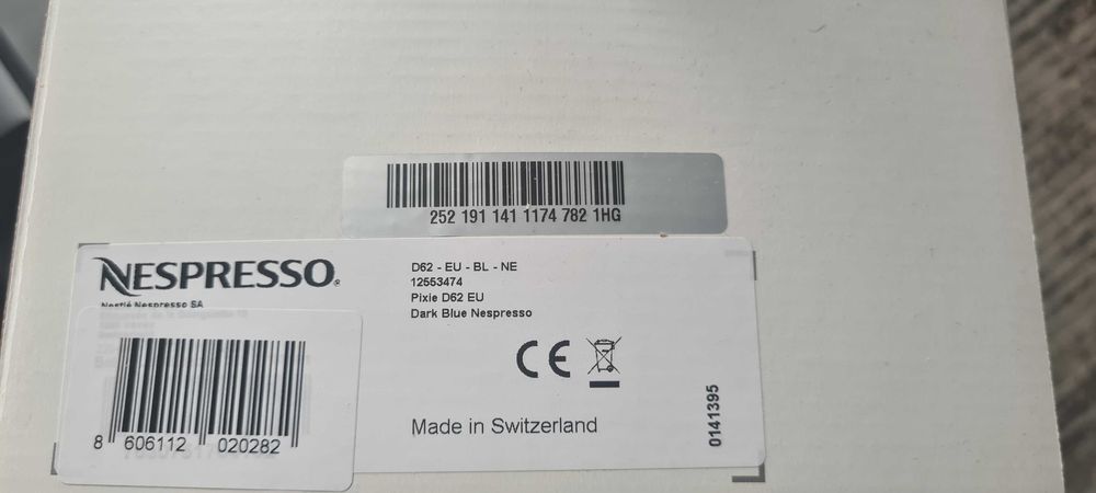 Кафе машина Nespresso Pixie D62 EU (чисто нова) + 200 капсули Nespresso