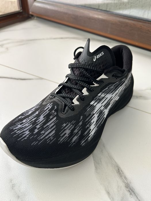 Маратонки Asics novablast 3
