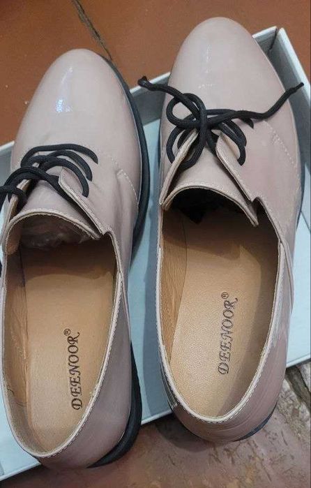 продаются туфли.