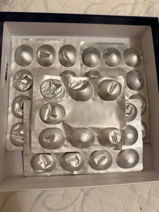 Продам новый ₽оаккуTан 10 мг