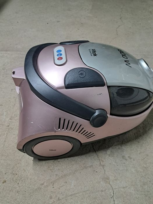 Пылесос vitek в рабочем состоянии