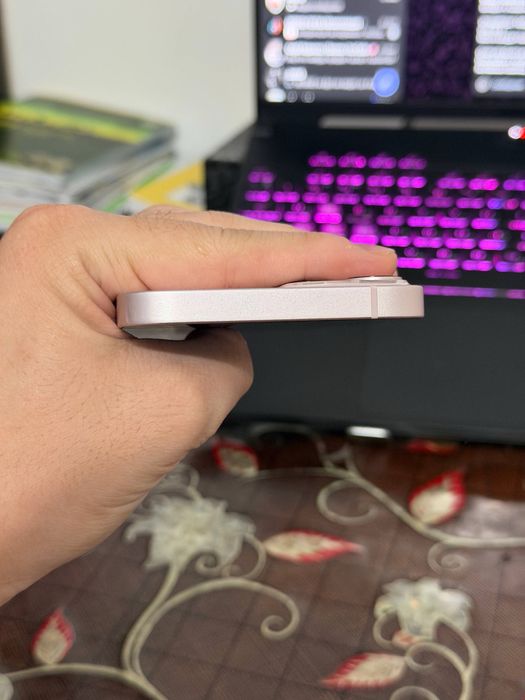 Продам Айфон 13