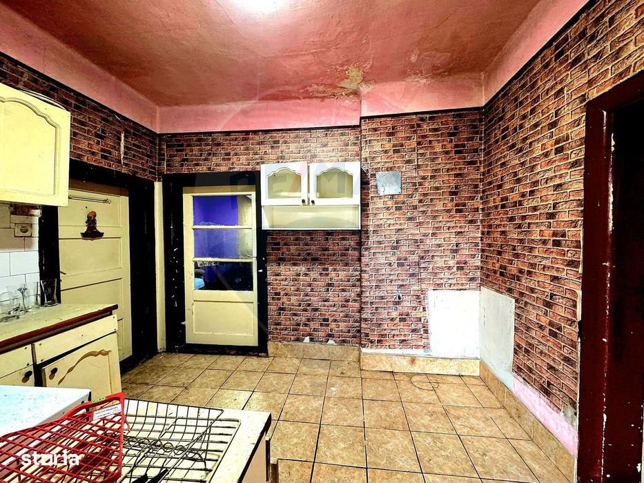 Casă cu teren generos de 750mp intr-o zona excelenta din Chisineu Cris