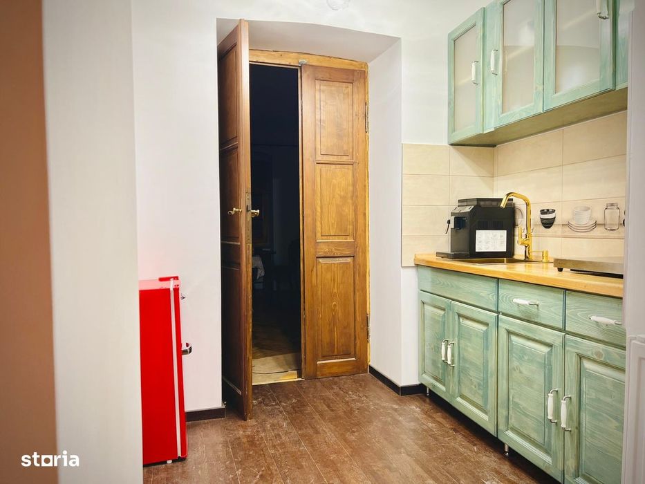 Duplex ultracentral, langa Biserica Neagra