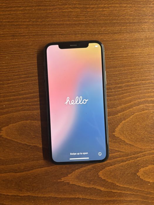 продава се iphone 11 pro