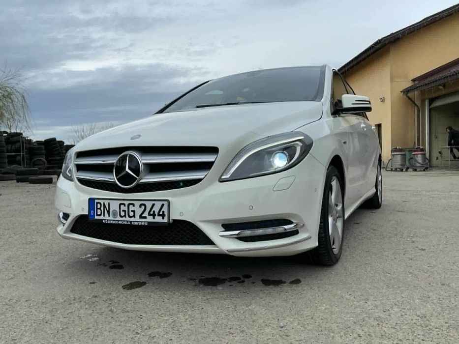 Mercedes B180 2012 automat