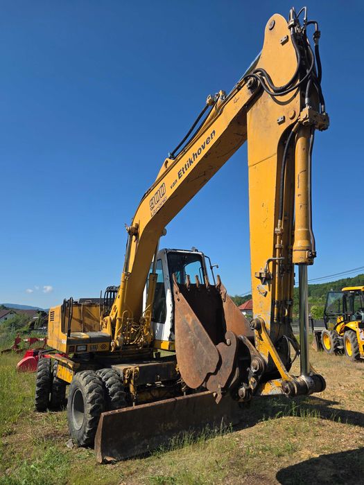 Excavator pe roti  Liebherr A900 Litronic 16T
