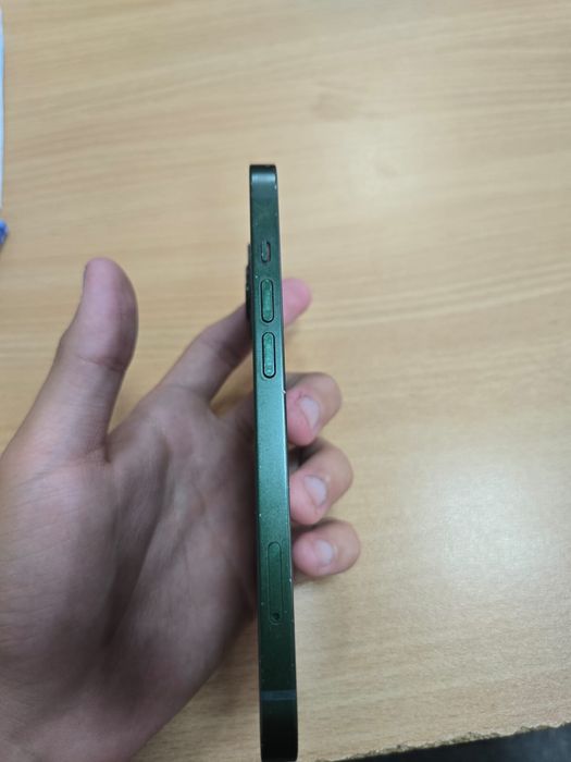 Продам Iphone 13
