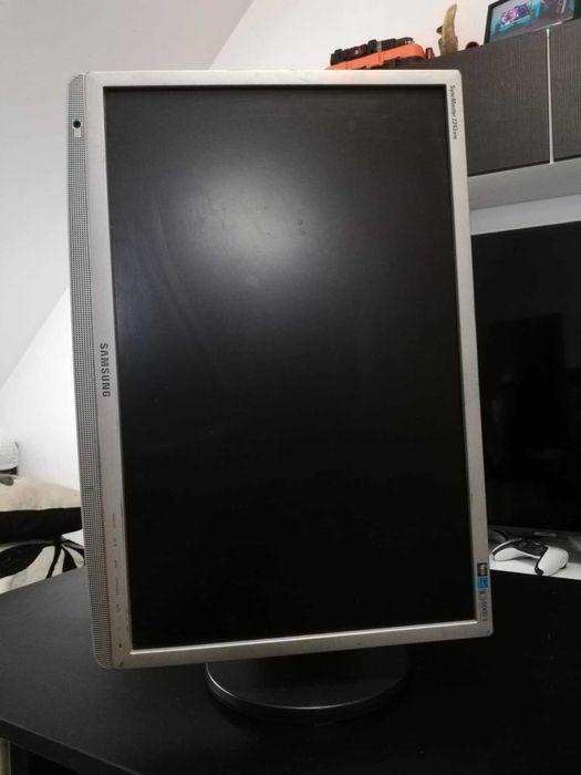Монитор Samsung SynqMaster 2243wm