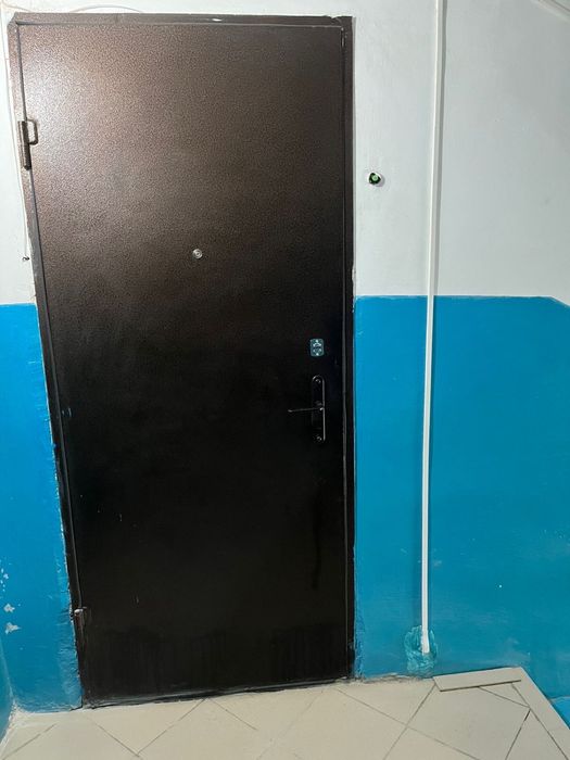 Продам входную дверь