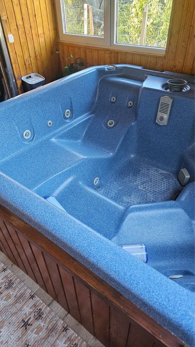 Vănd jacuzzi  in stare bună