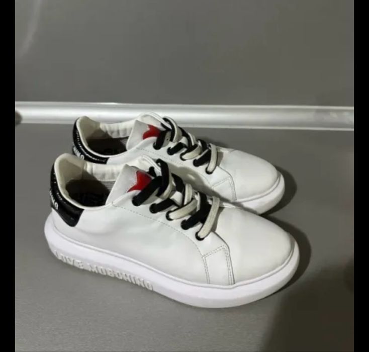 Love Moschino оригинални сникърси 39 размер