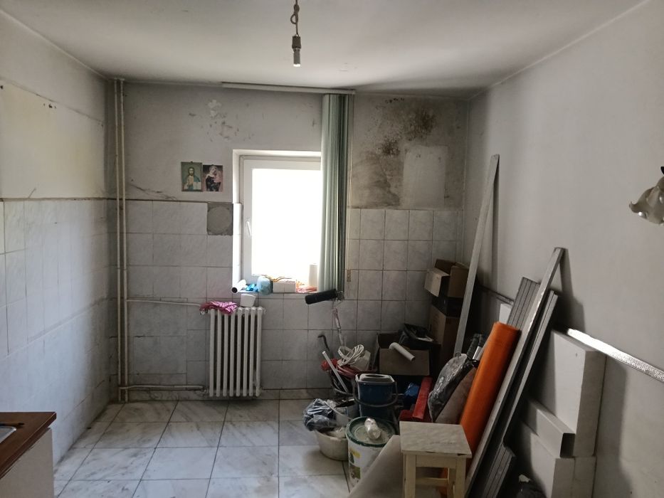 De vânzare apartament 4 camere soveja etaj 2 din 4 gaze la ușă 145.000€