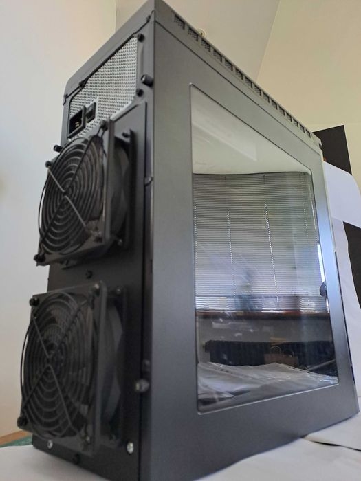 Rack 4xGPU Carcasa PC suport 4 placi grafice, tip Renderer Box Blender