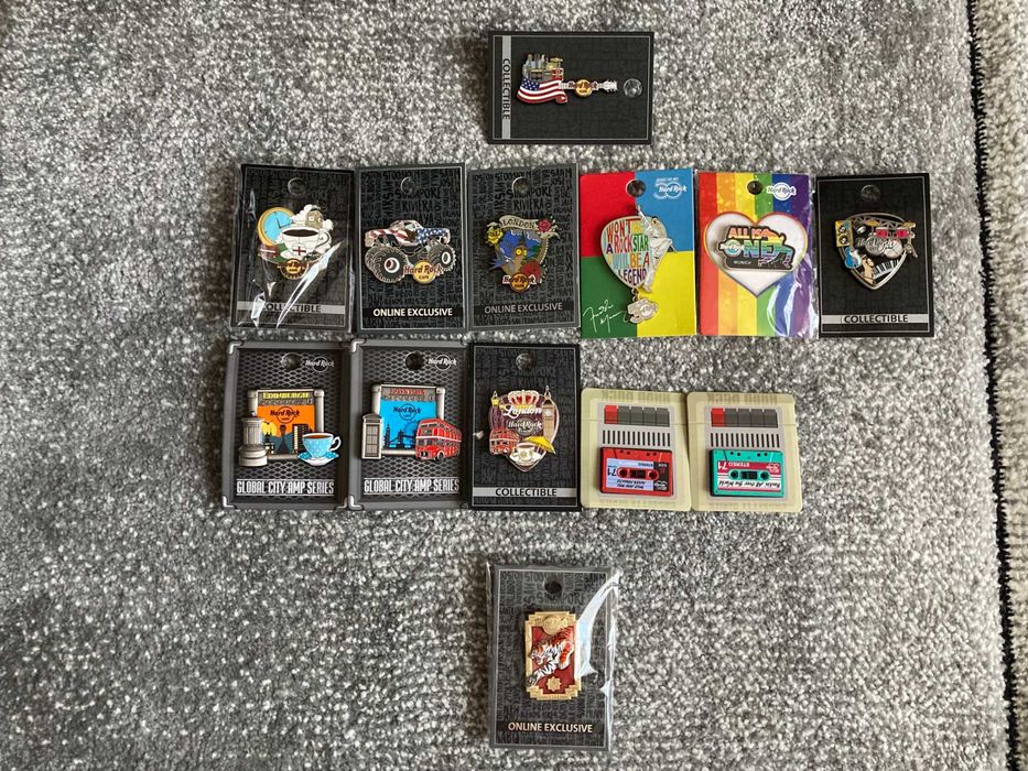 Insigne Hard Rock Cafe diverse si Freddie Mercury