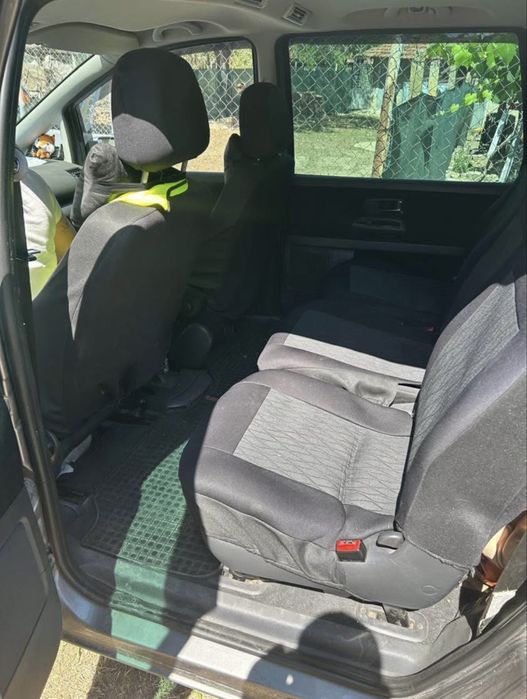 Seat Alhambra.