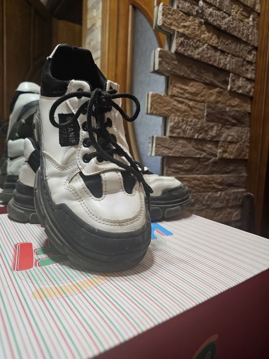 Кроссовки для девочек