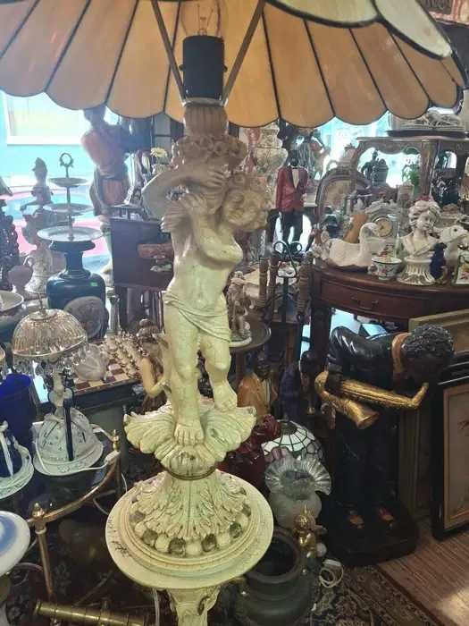 Ретро лампа с декоративни елементи