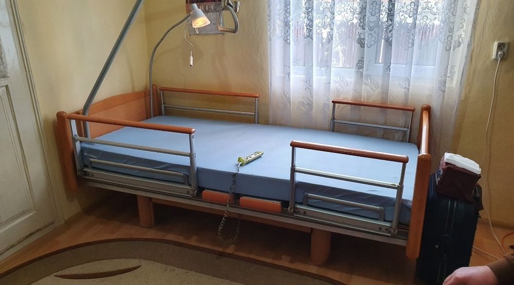 Pat medical electric, reglaj din telecomandă