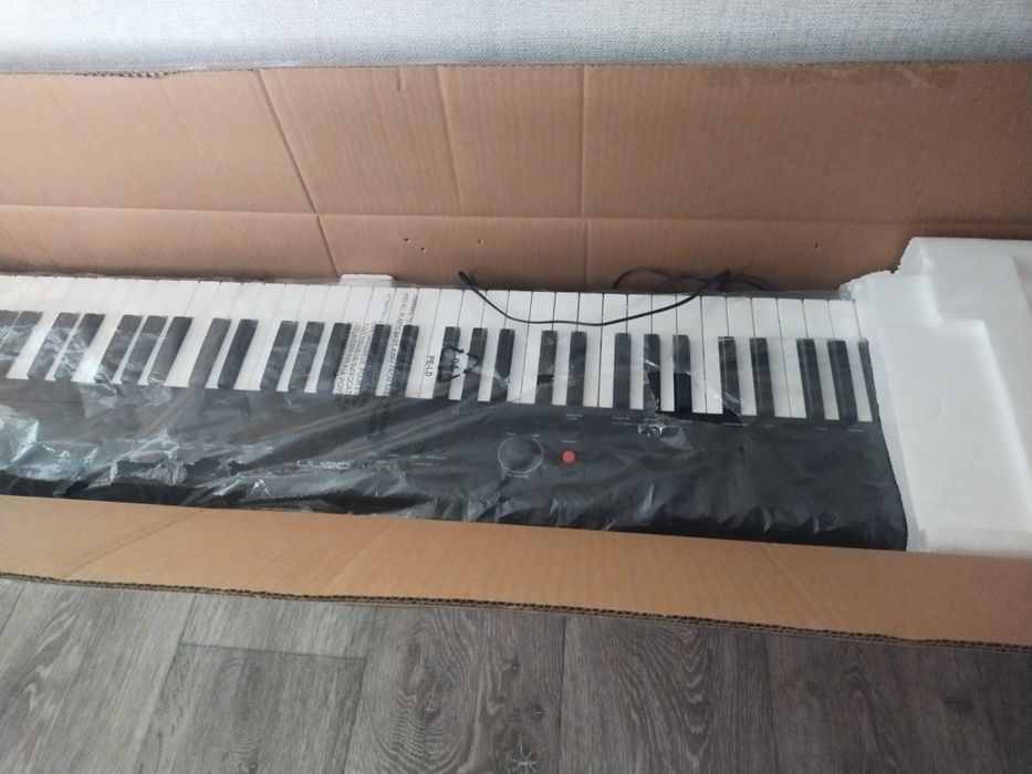 Продаем электронное пианино Denn PW01