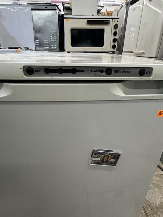 Вертикален фризер BEKO
