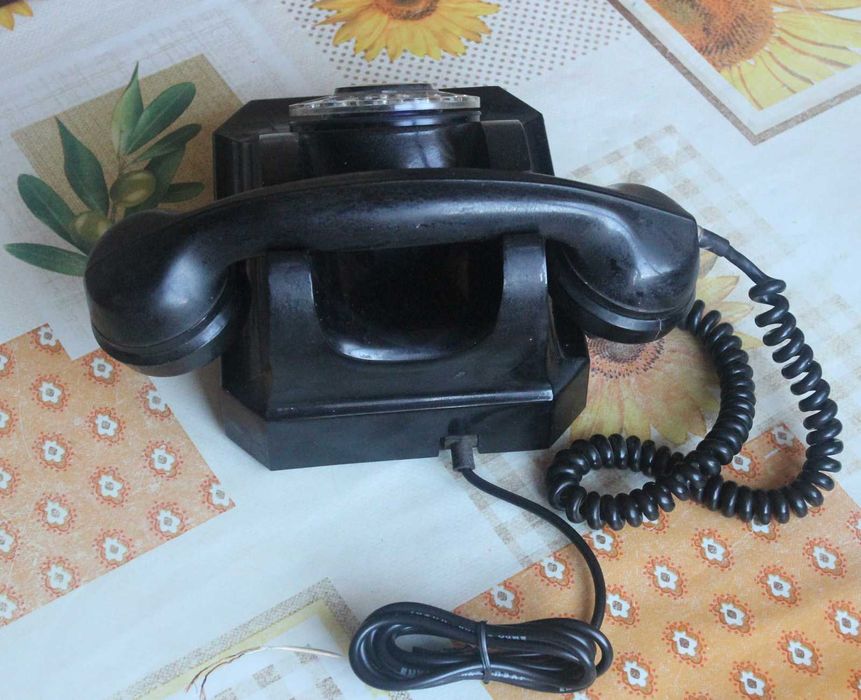 Телефон от бакелит - български