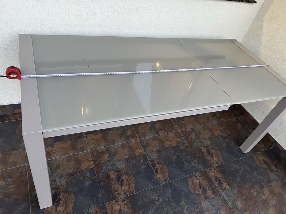 Canapea, masa + scaune