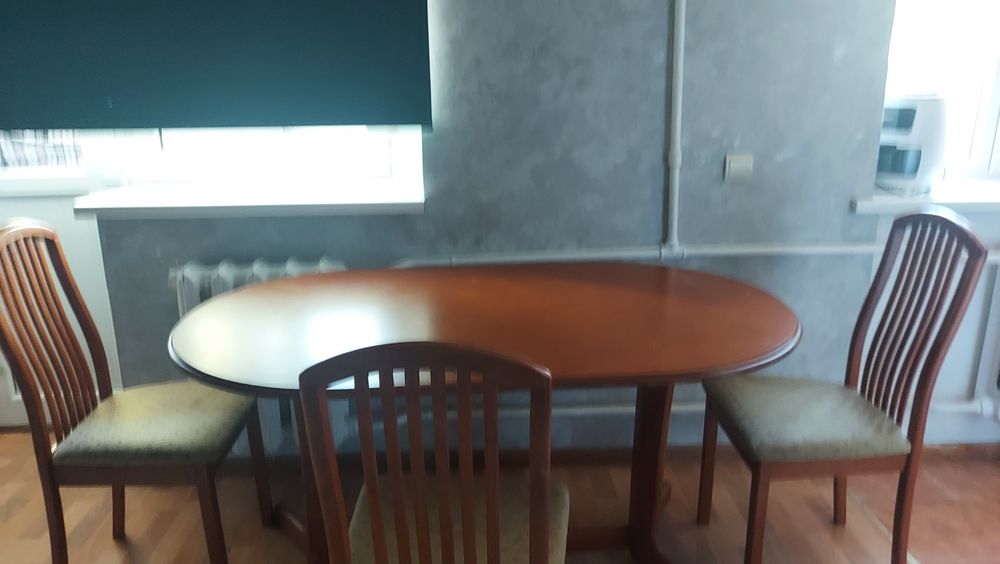 Продам стол и 4 стула