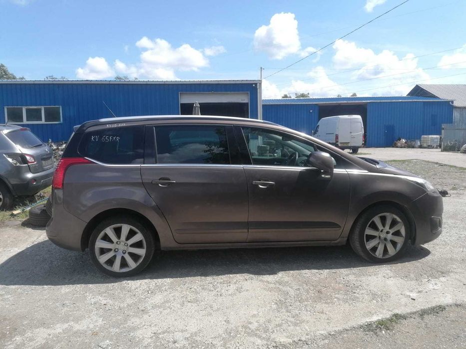 Dezmembrez Peugeot 5008 facelift 1.6 HDI 2015