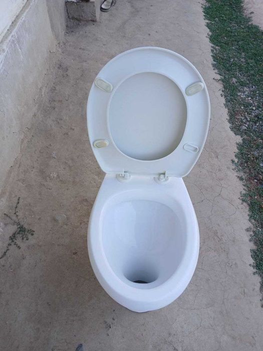 Б/у унитаз сотилади. Усталар учун вактинчалик ишлатиш учун.