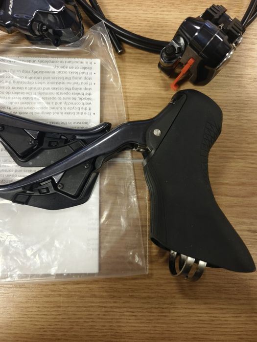 Команди Хидравлични: SHIMANO ULTEGRA Di2 ST-R8070 + BR-R8070/Комплект/
