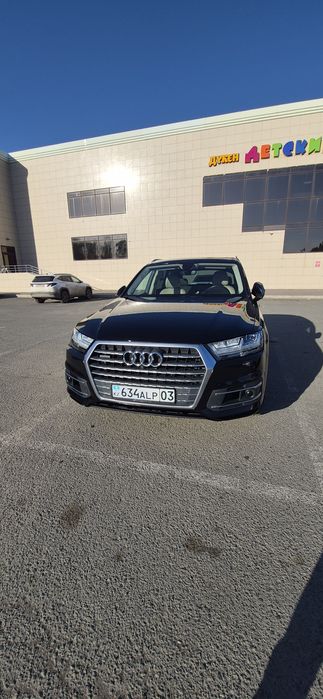 Продам Ауди (Audi Q7 4m)