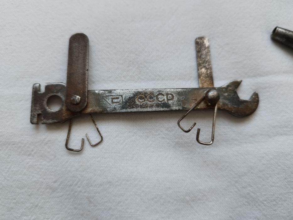 Стара Руска метална кутия, Стари предмети